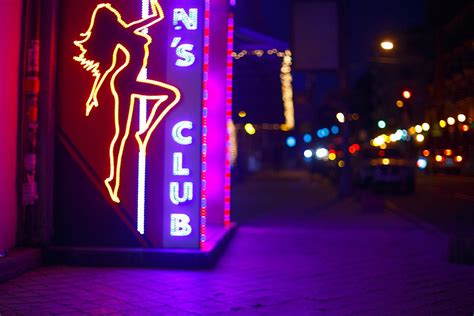 Find Escorts, Strip Clubs, Sex Shops 